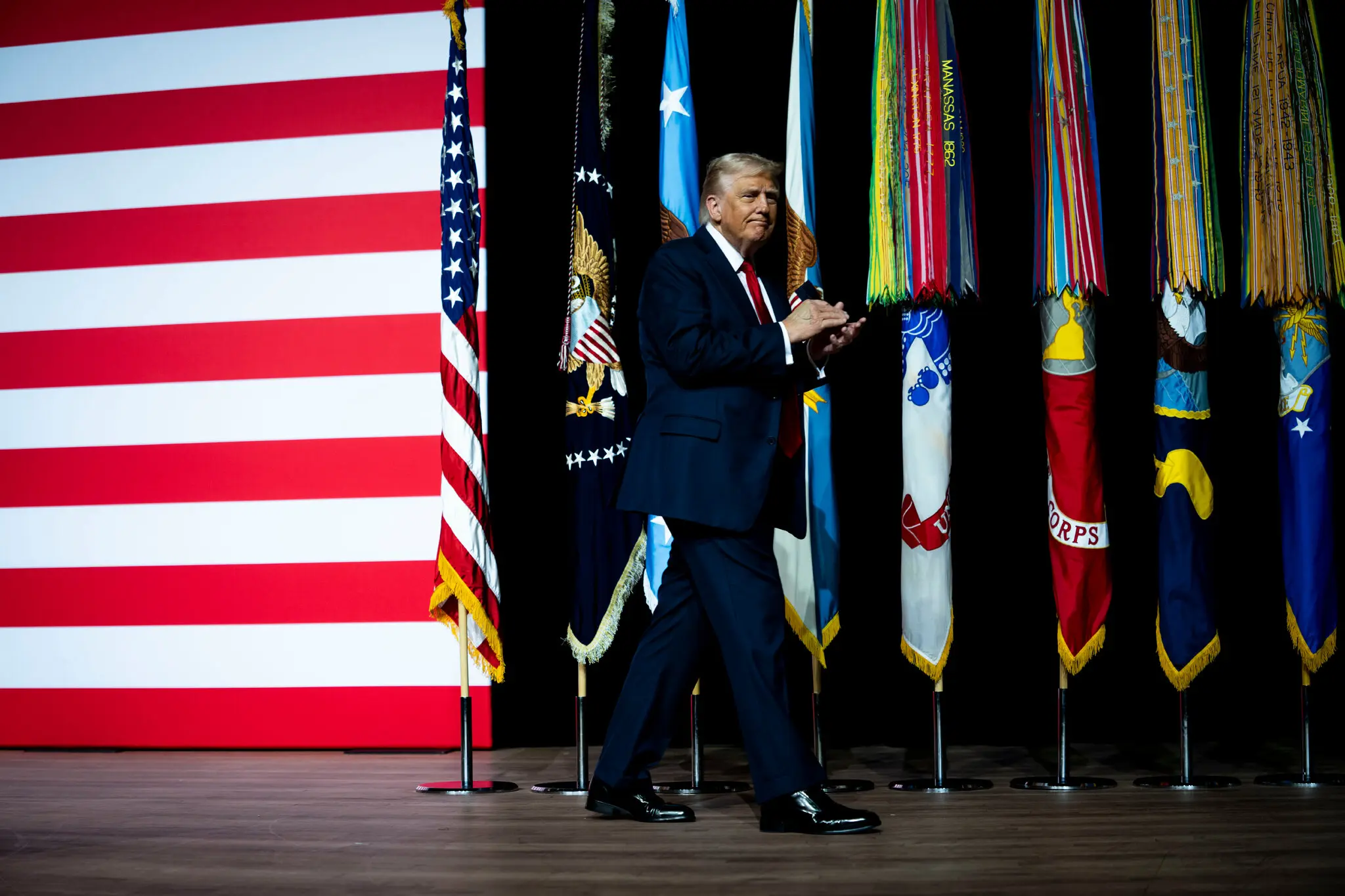 Квантіко, тиша в залі і гучна політика: що означає промова Трампа для армії США